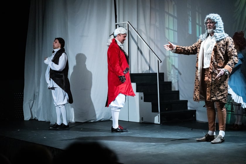 Otwarcie Teatru KAMBAK i próba generalna spektaklu Piękna i Bestia