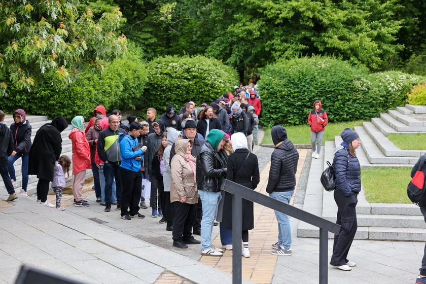 Noc Muze&oacute;w 2025. Kolejki zwiedzających przed muzeami