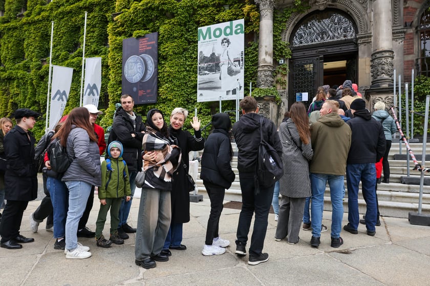 Noc Muze&oacute;w 2025. Kolejki zwiedzających przed muzeami