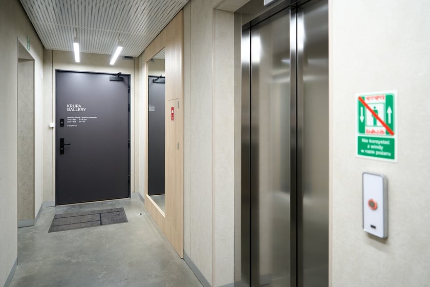 Krupa Gallery mieści się przy ul. księcia Witolda 48/70, na 8 pietrze