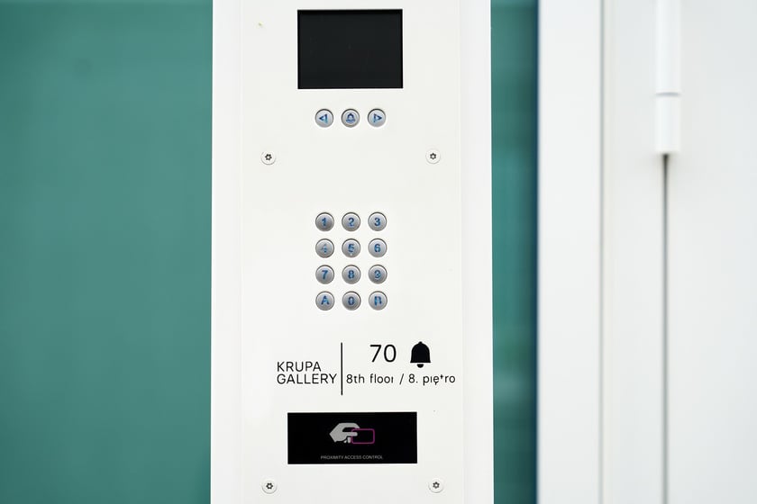 Krupa Gallery mieści się przy ul. księcia Witolda 48/70, na 8 pietrze