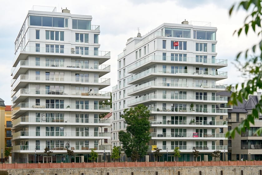 Krupa Gallery mieści się przy ul. księcia Witolda 48/70, na 8 pietrze (pierwszy z lewej biały budynek)