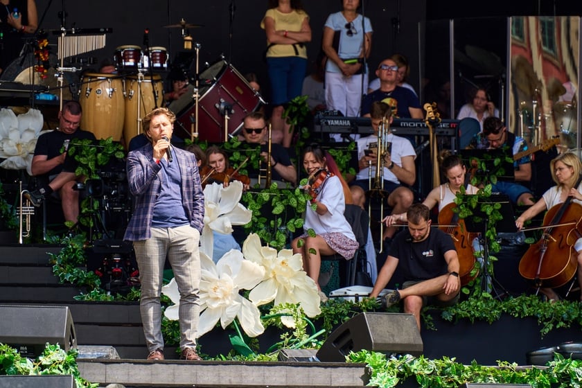 Pr&oacute;ba do koncertu &bdquo;Wrocław Przyszłości&rdquo; na wrocławskim rynku &ndash; na scenie Andrzej Lampert