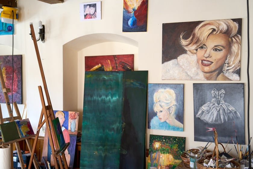 III piętro w kamieniczce &bdquo;Małgosia&rdquo; &ndash; pracownia malarska