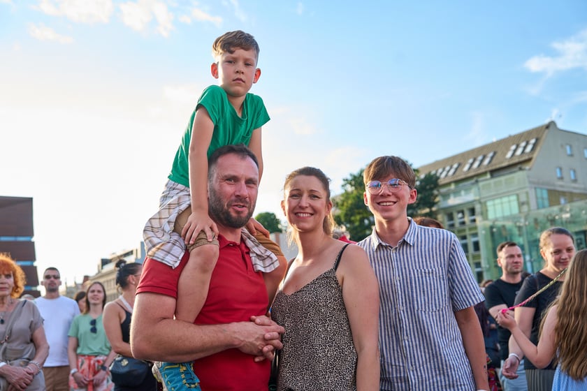 Koncert ZAZ i Sary James na pl. Wolności z okazji Święta Wrocławia