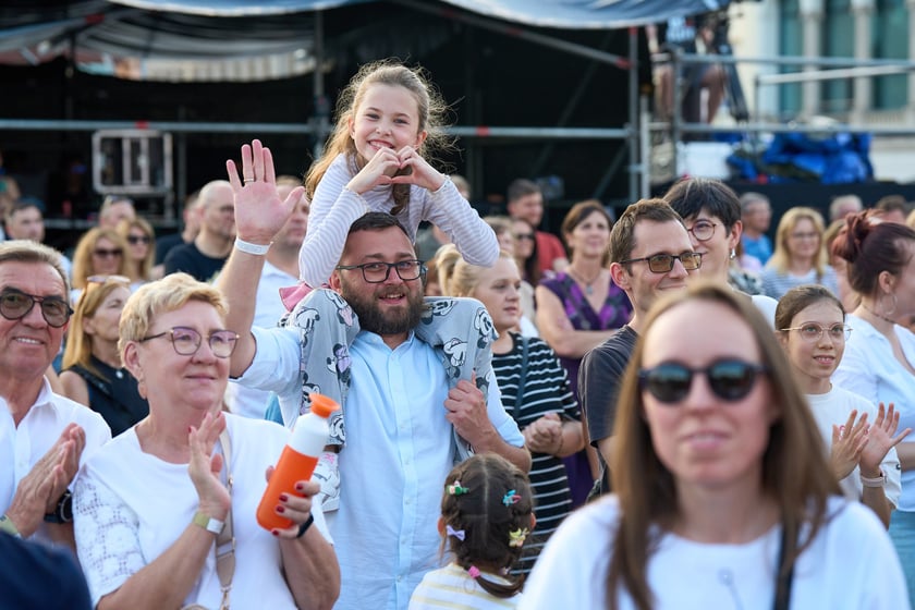Koncert ZAZ i Sary James na pl. Wolności z okazji Święta Wrocławia