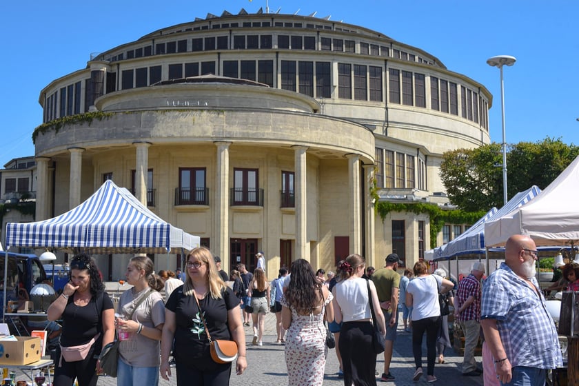 Pod Halą Stulecia, przy Iglicy, tradycyjna Giełda Staroci w weekend 19-20 lipca 2025&nbsp;