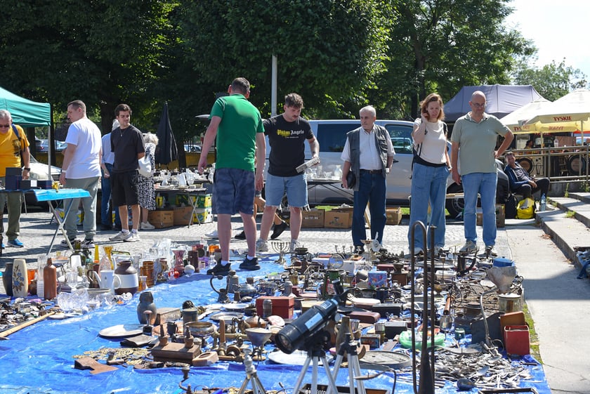 Pod Halą Stulecia, przy Iglicy, tradycyjna Giełda Staroci w weekend 19-20 lipca 2025&nbsp;