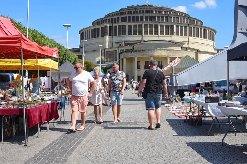 Pod Halą Stulecia, przy Iglicy, tradycyjna Giełda Staroci w weekend 19-20 lipca 2025&nbsp;