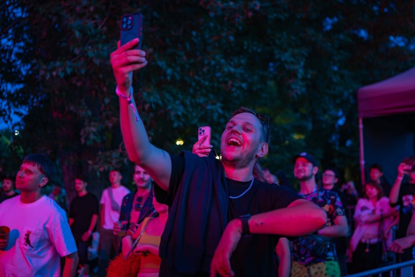 Na zdjęciach sobotni wiecz&oacute;r (19 lipca) na Festiwalu WROsound
