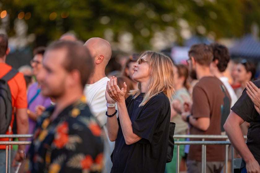 Na zdjęciach sobotni wiecz&oacute;r (19 lipca) na Festiwalu WROsound