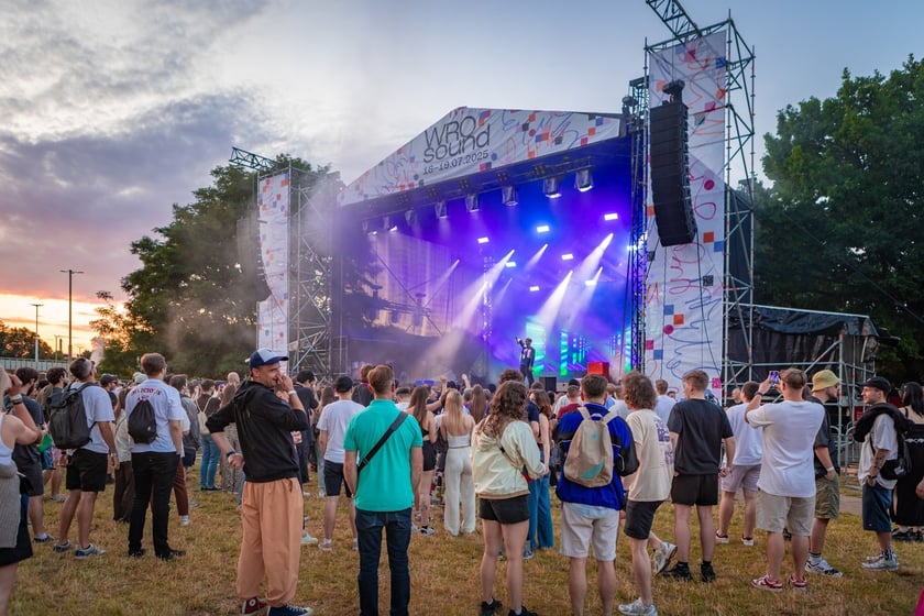 Na zdjęciach sobotni wiecz&oacute;r (19 lipca) na Festiwalu WROsound