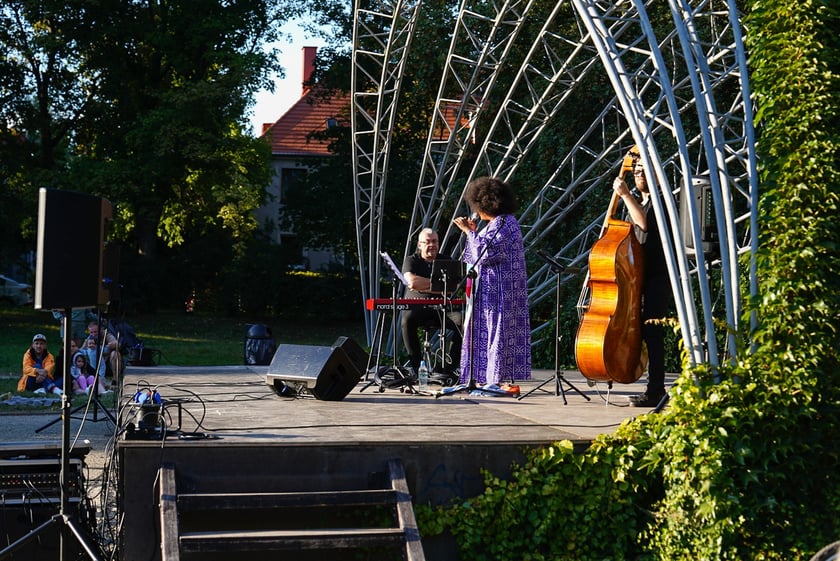 Koncert z cyklu Muzyczne Parki Wrocławia - Sępolno, Emose Uhunmwangho, 24 sierpnia
