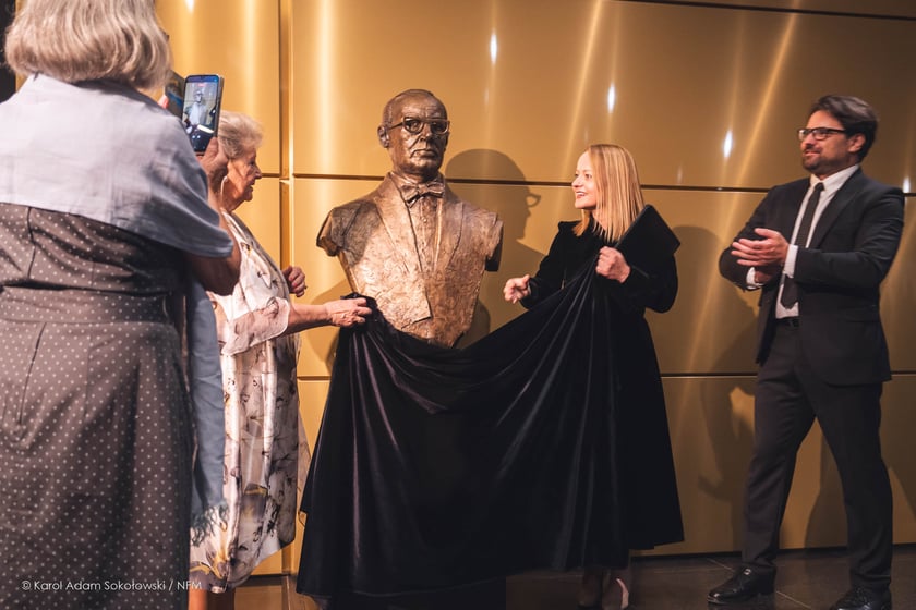 Uroczystość odsłonięcia popiersia Andrzeja Markowskiego