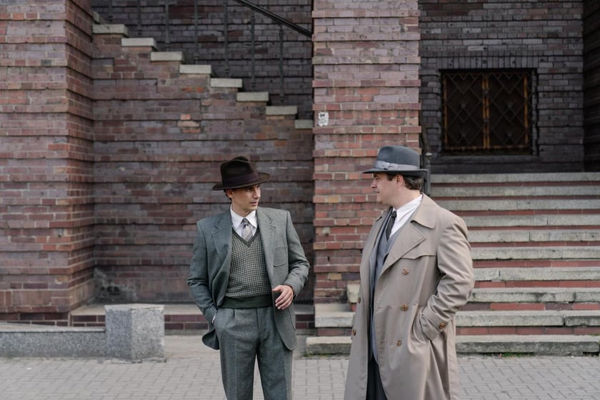 Serial &bdquo;Breslau&rdquo; kręcono we Wrocławiu &ndash; tu bohaterowie na ul. Podwale