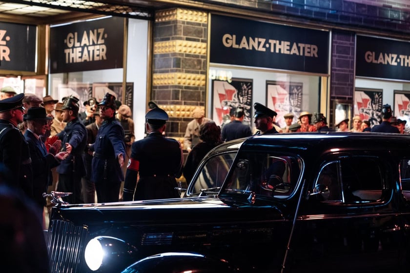 Serial &bdquo;Breslau&rdquo; kręcono we Wrocławiu &ndash; bohaterowie przed DH Renoma