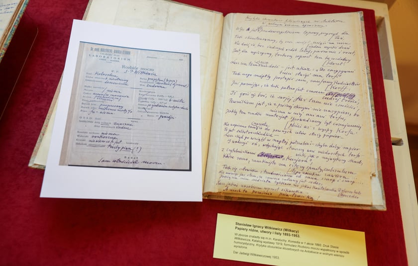 Eksponaty na jednodniowej wystawie  „O! Witkacy” w 86. rocznicę śmierci Witkacego