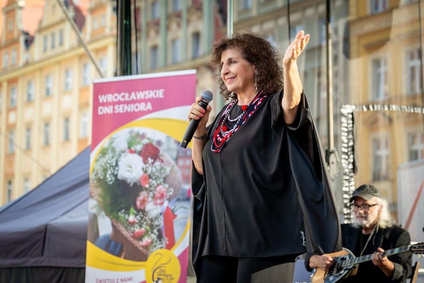 Koncert Eleni podczas Wrocławskich Dni Seniora na wrocławskim rynku&nbsp;