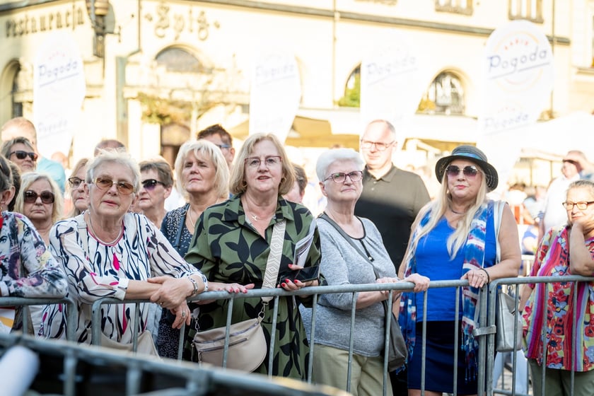 Koncert Eleni podczas Wrocławskich Dni Seniora na wrocławskim rynku&nbsp;