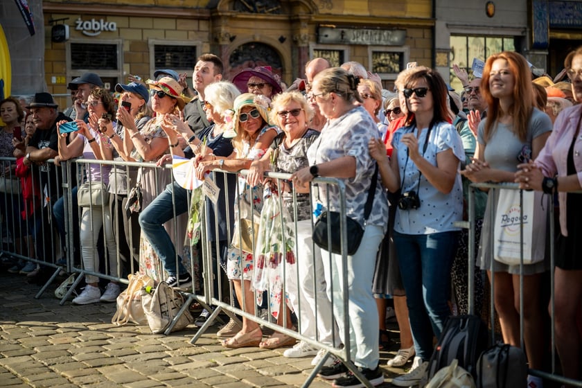 Koncert Eleni podczas Wrocławskich Dni Seniora na wrocławskim rynku&nbsp;