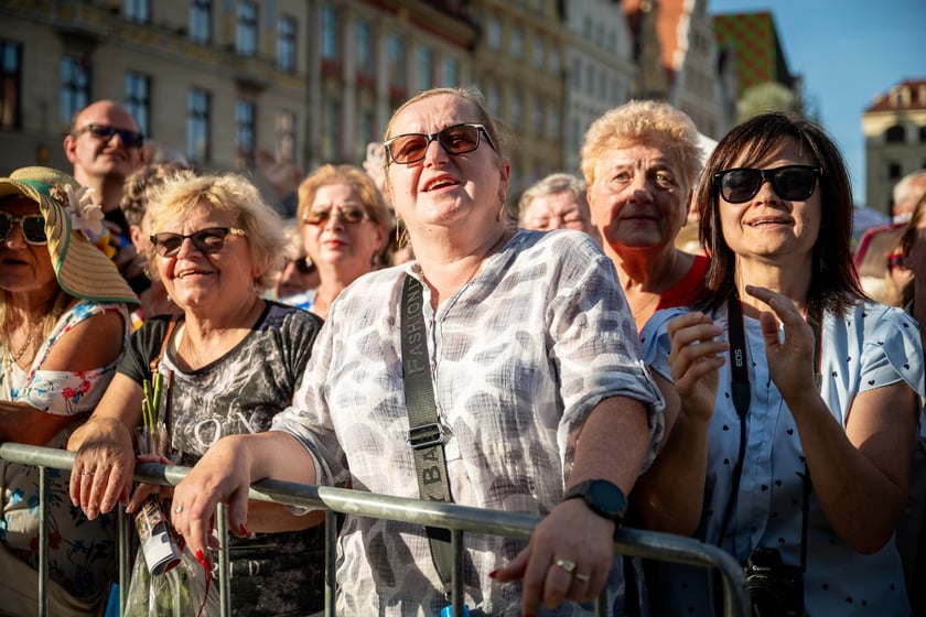 Koncert Eleni podczas Wrocławskich Dni Seniora na wrocławskim rynku&nbsp;