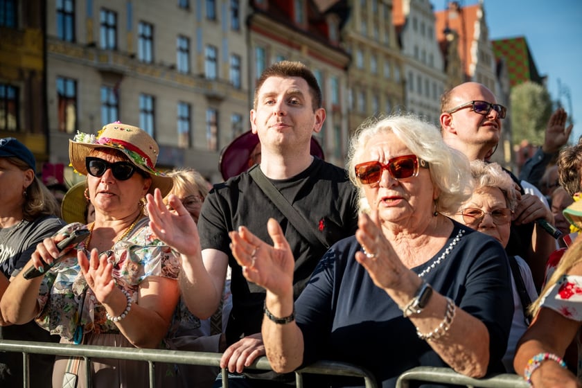 Koncert Eleni podczas Wrocławskich Dni Seniora na wrocławskim rynku&nbsp;