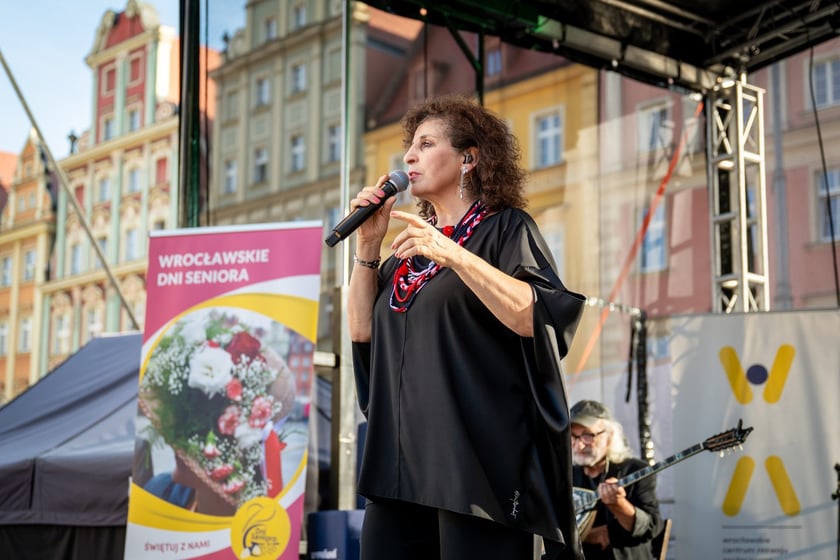 Koncert Eleni podczas Wrocławskich Dni Seniora na wrocławskim rynku&nbsp;