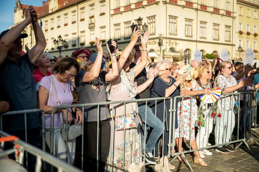 Koncert Eleni podczas Wrocławskich Dni Seniora na wrocławskim rynku&nbsp;