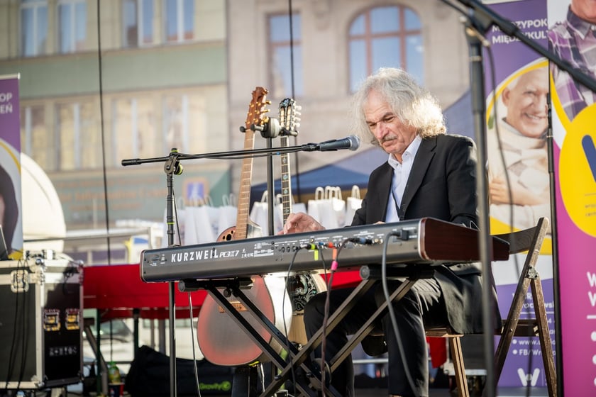Koncert Eleni podczas Wrocławskich Dni Seniora na wrocławskim rynku&nbsp;