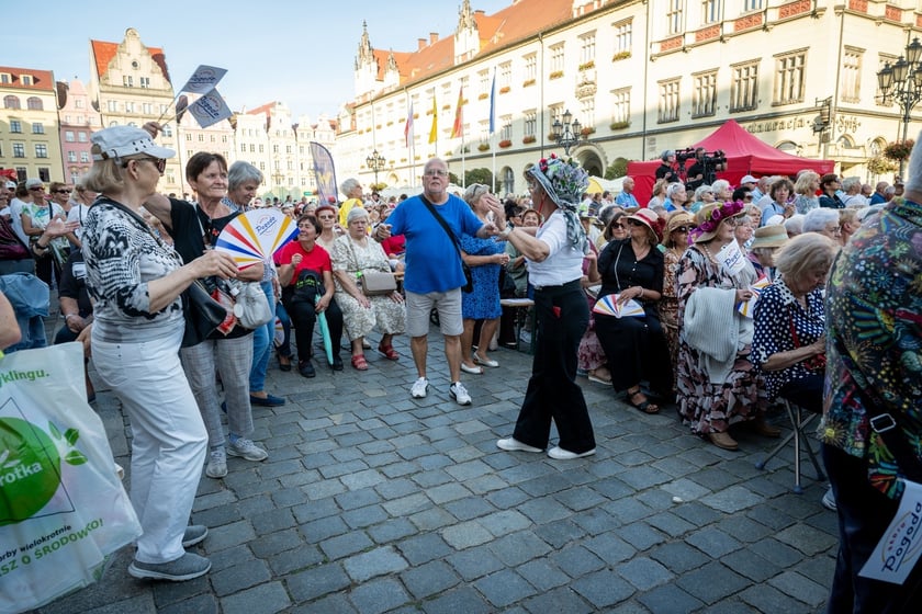 Koncert Eleni podczas Wrocławskich Dni Seniora na wrocławskim rynku&nbsp;