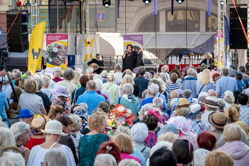 Koncert Eleni podczas Wrocławskich Dni Seniora na wrocławskim rynku&nbsp;