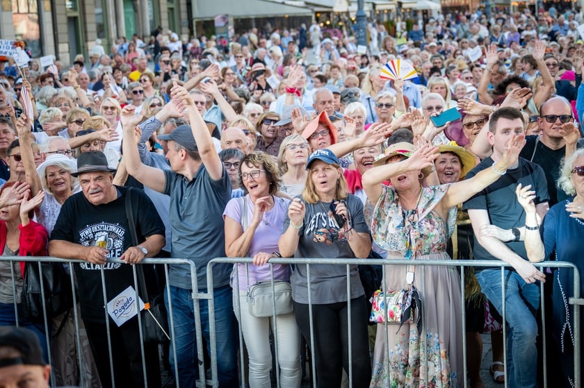 Koncert Eleni podczas Wrocławskich Dni Seniora na wrocławskim rynku&nbsp;