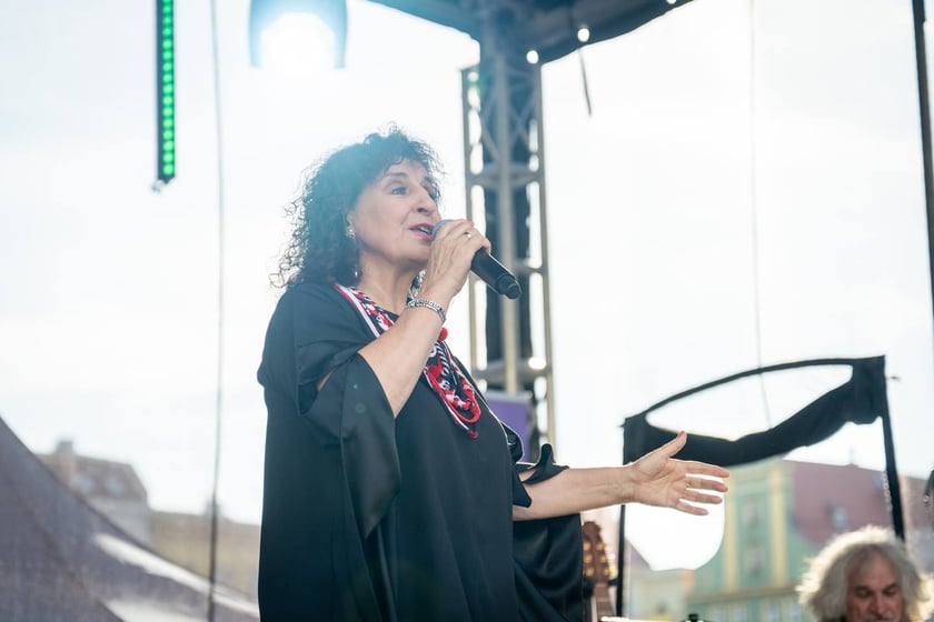 Koncert Eleni podczas Wrocławskich Dni Seniora na wrocławskim rynku&nbsp;