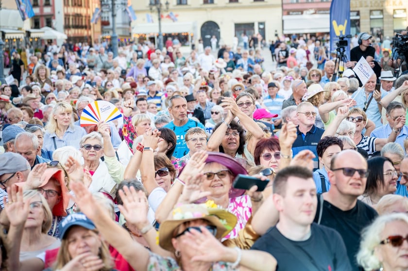 Koncert Eleni podczas Wrocławskich Dni Seniora na wrocławskim rynku&nbsp;