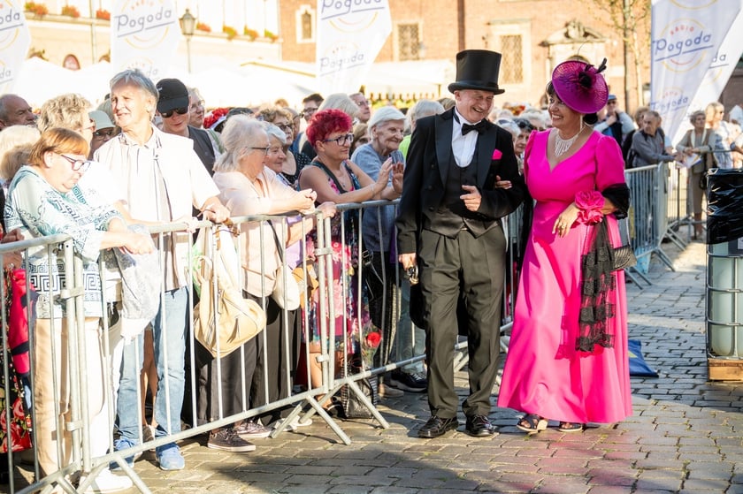 Koncert Eleni podczas Wrocławskich Dni Seniora na wrocławskim rynku&nbsp;