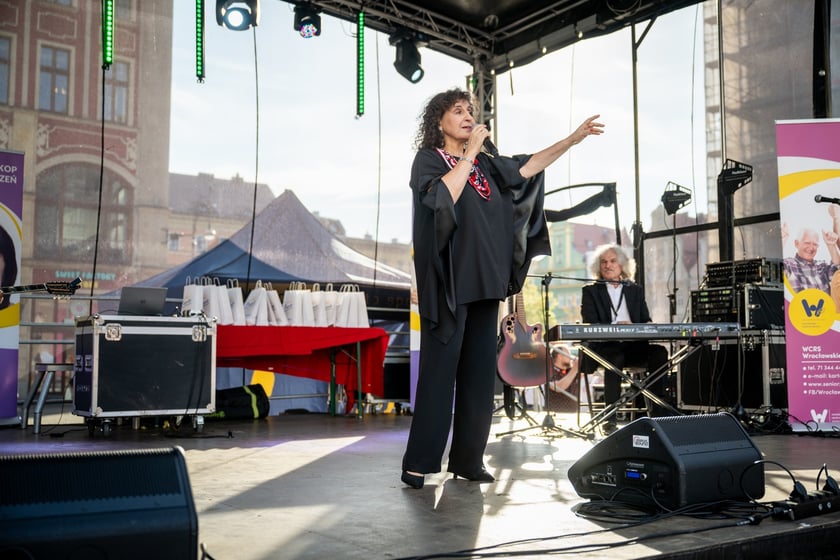 Koncert Eleni podczas Wrocławskich Dni Seniora na wrocławskim rynku&nbsp;