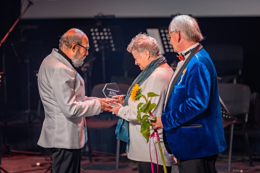Wręczenie statuetek &bdquo;Ambasadora Wrocławskich Środowisk Senioralnych&rdquo;
