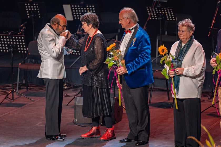 Wręczenie statuetek &bdquo;Ambasadora Wrocławskich Środowisk Senioralnych&rdquo;