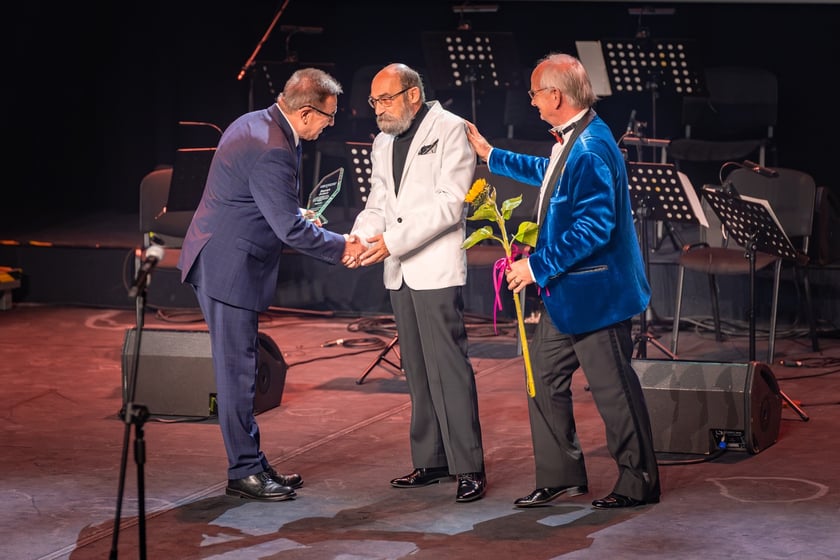 Wręczenie statuetek &bdquo;Ambasadora Wrocławskich Środowisk Senioralnych&rdquo;