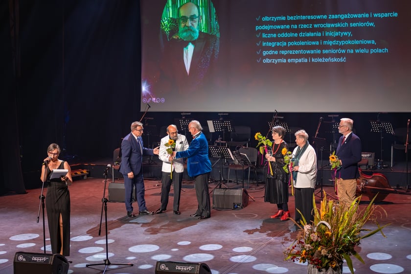 Wręczenie statuetek &bdquo;Ambasadora Wrocławskich Środowisk Senioralnych&rdquo;