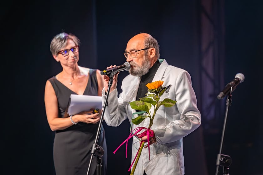 Wręczenie statuetek &bdquo;Ambasadora Wrocławskich Środowisk Senioralnych&rdquo;