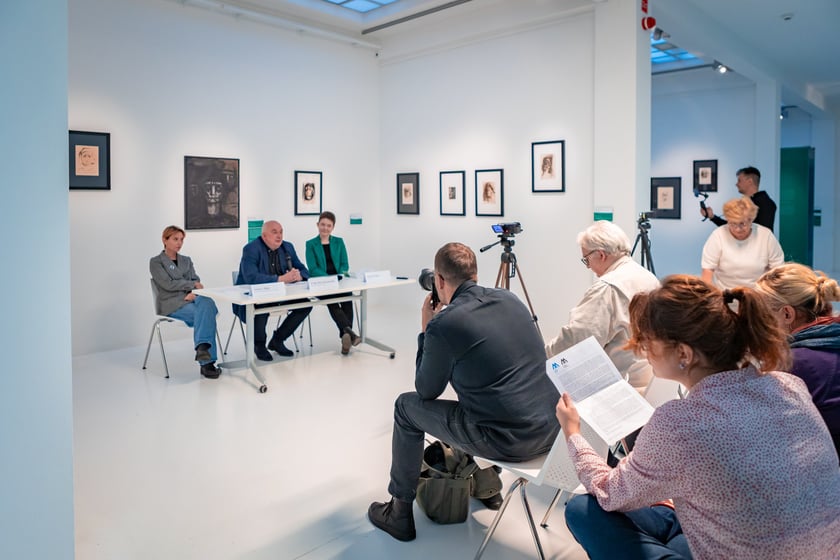 Wystawa poświęcona Waldemarowi Cwenarskiemu w Pawilonie Czterech Kopuł tuż przed otwarciem