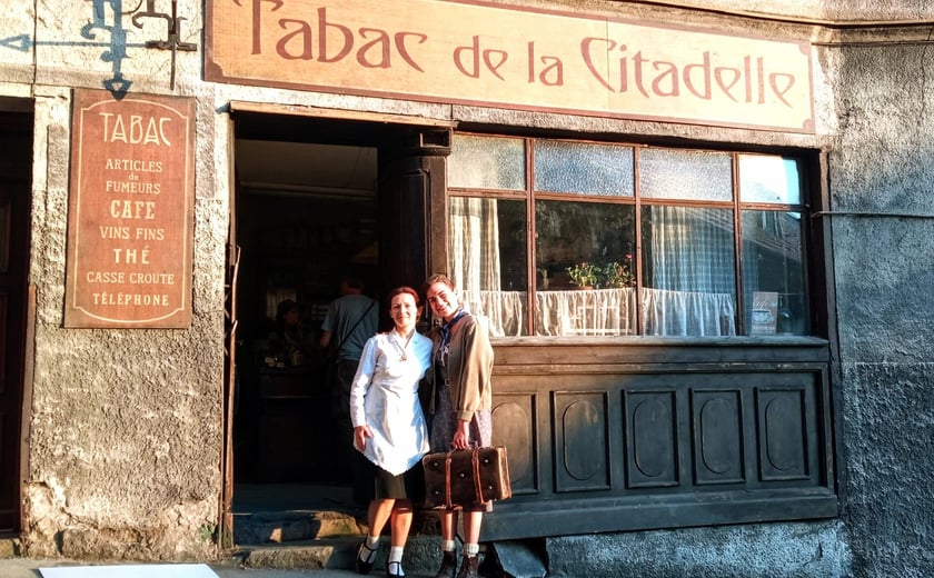 Eliza Głowicka-Wolska z Morgane Polański na planie filmu &bdquo;Skarbek&rdquo; w Bystrzycy Kłodzkiej