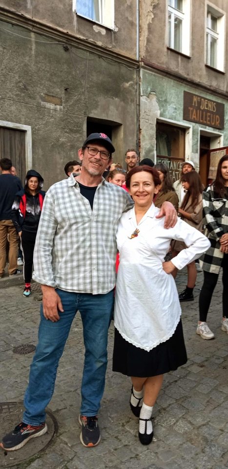 Eliza Głowicka-Wolska z rezyserem James Marquandem na planie filmu &bdquo;Skarbek&rdquo; w Bystrzycy Kłodzkiej