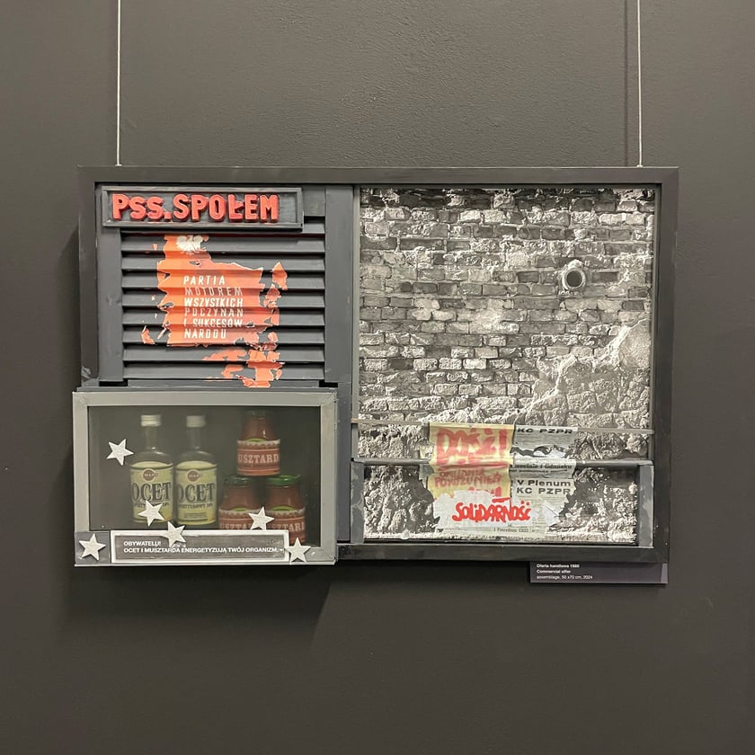 Wystawa asamblaży prof. Wojciecha Kaniowskiego pt. &bdquo;Reportaż ze zniewolonego kraju. Oblicza polskiego socjalizmu&rdquo;