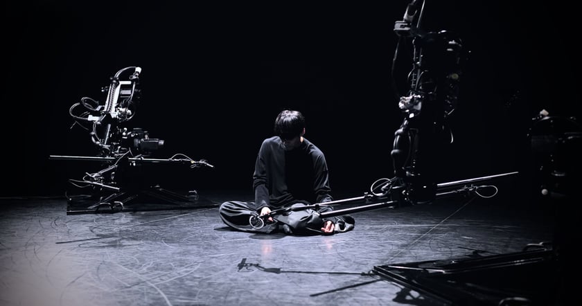 Spektakl z robotami w wykonaniu Huang Yi