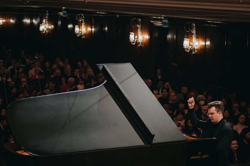 Piotr Alexewicz podczas przesłuchań XIX Międzynarodowego Konkursu Pianistycznego im. Fryderyka Chopina w Filharmonii Narodowej