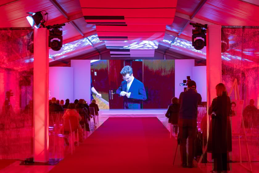 Strefa Melomana Konkursu Chopinowskiego w specjalnym pawilonie na pl. Społecznym przed dawnym Impartem&nbsp;