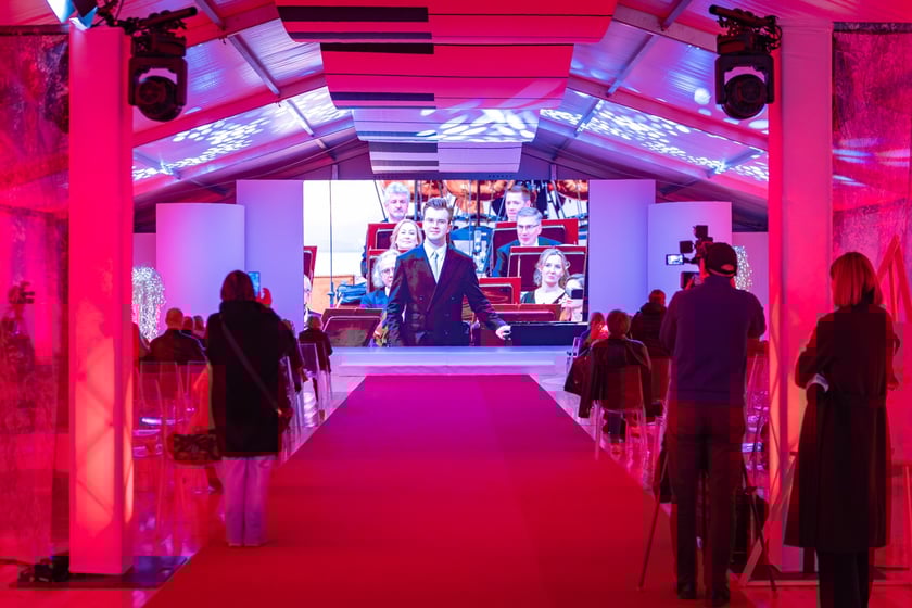 Strefa Melomana Konkursu Chopinowskiego w specjalnym pawilonie na pl. Społecznym przed dawnym Impartem&nbsp;