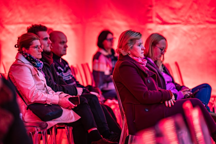 Strefa Melomana Konkursu Chopinowskiego w specjalnym pawilonie na pl. Społecznym przed dawnym Impartem&nbsp;